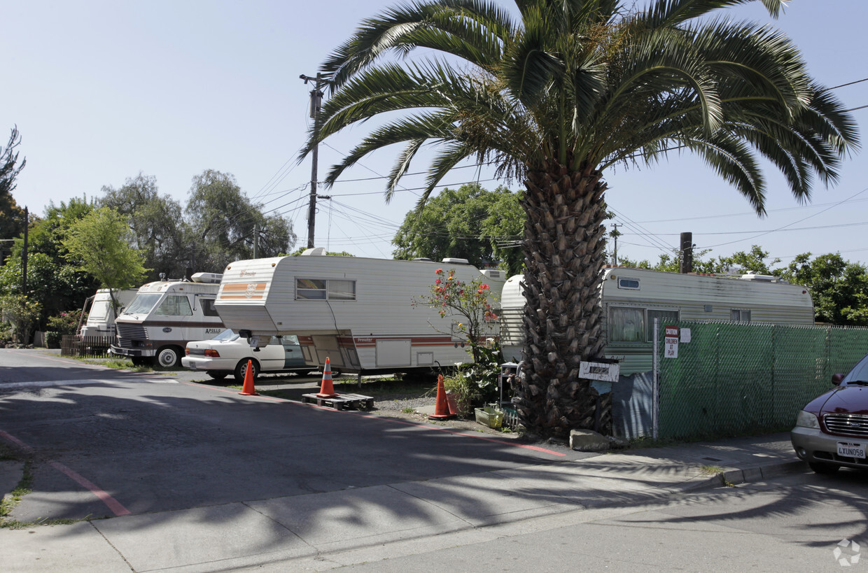 Primary Photo - The Pines Trailer Park