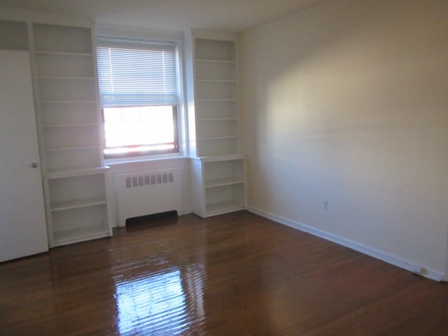 Photo - 2220 Spruce St Apartments