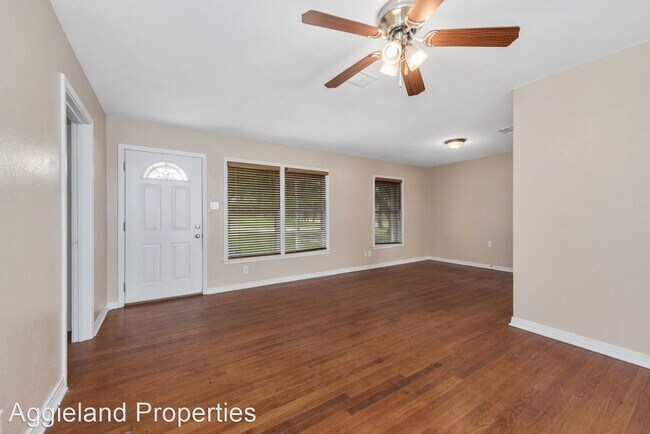 Foto del edificio - 2 br, 1 bath House - 3801 Ridgewood
