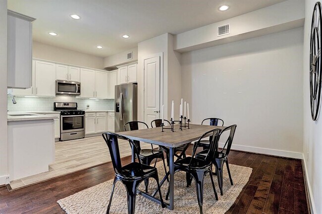 Building Photo - 8808 Hollister Pine Ct