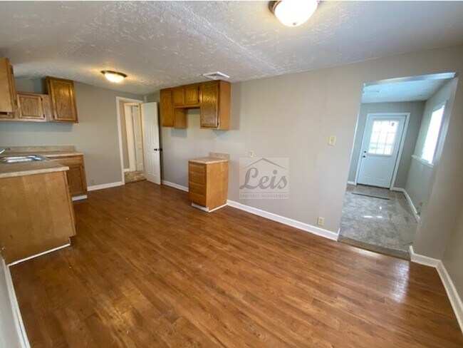 Building Photo - 183 N Main St