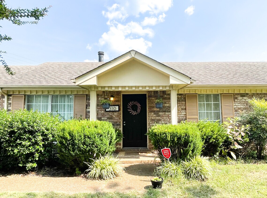 Primary Photo - 310 Lexington Dr