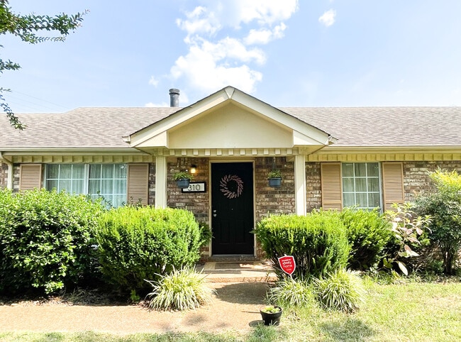 Photo - 310 Lexington Dr House