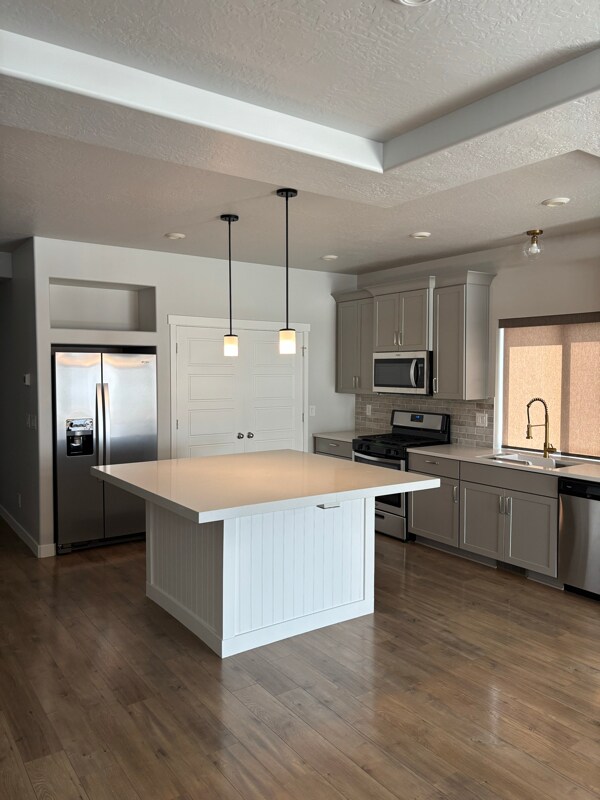 Foto principal - 2521 N Drexler Dr