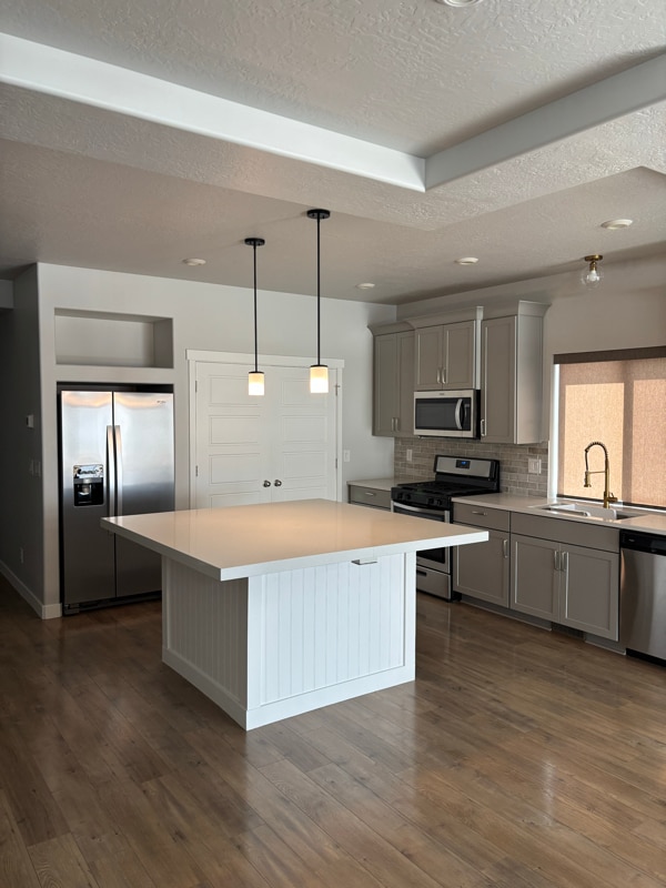 Building Photo - 2521 N Drexler Dr