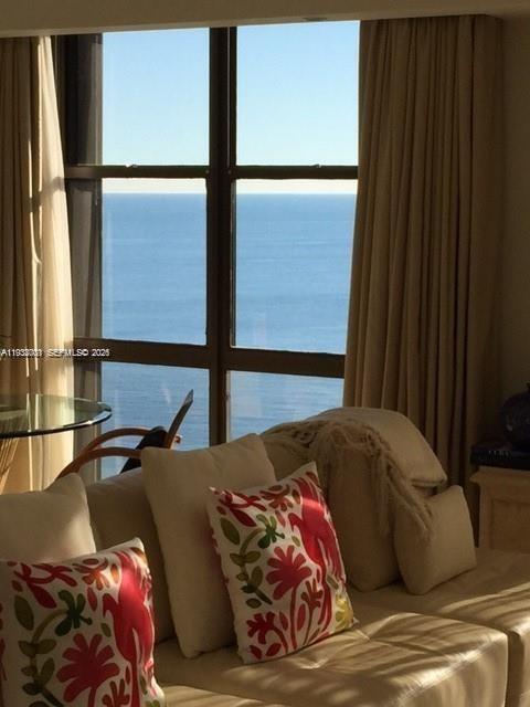 Foto del edificio - 1121 Crandon Blvd