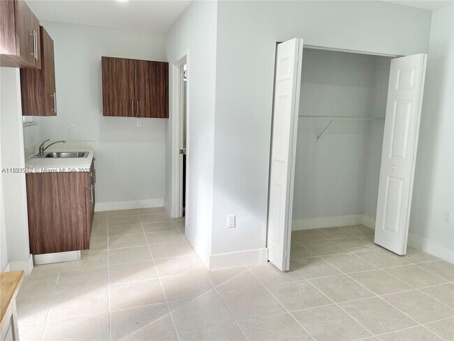 Building Photo - 430 NW 51st Ave