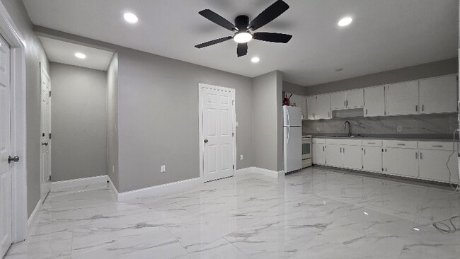 Building Photo - 12 3rd St