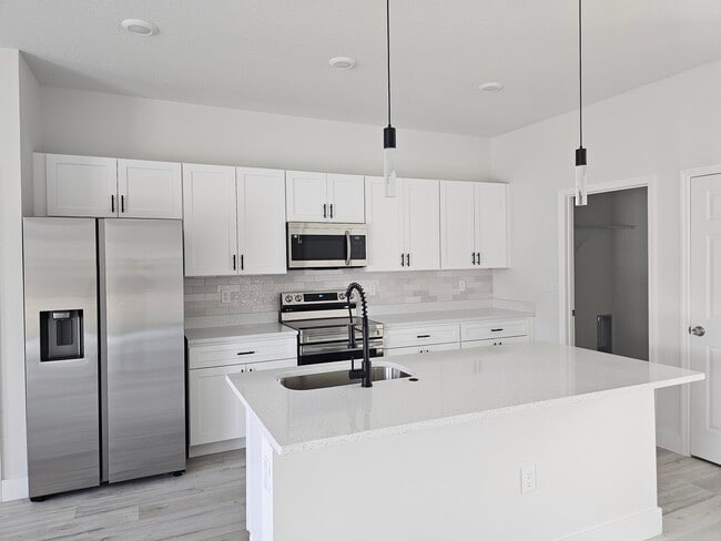 Foto del edificio - 4479 SW 170th Street Rd