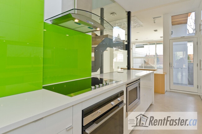 Building Photo - 2107-2127 27 Ave SW