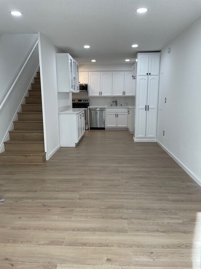 Pisos nuevos - 11025 Kittridge St