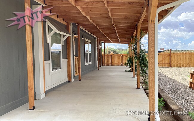 Building Photo - Home in Dewey Humboldt