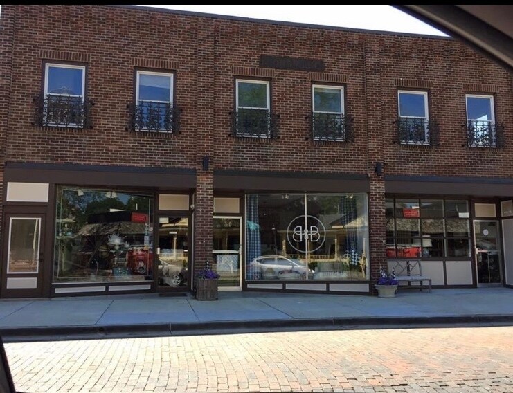 Primary Photo - 1 S Main St