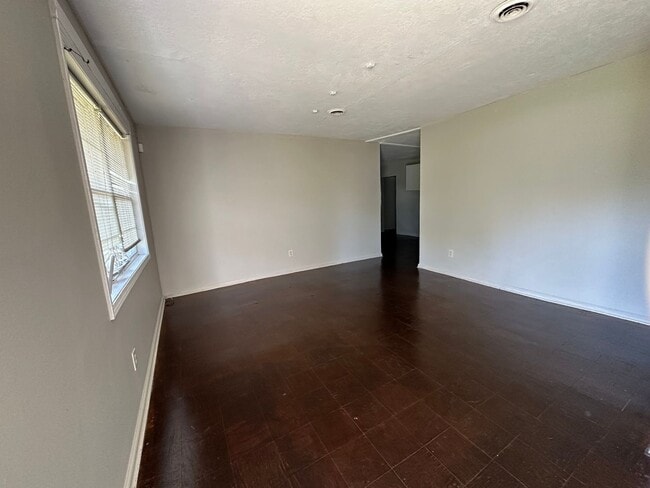 Building Photo - 3 bedrooms - West Augusta Rental – (30909) Living room, plus an office-Convenient location close ...