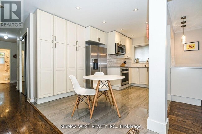 Building Photo - 34 Penhurst Ave