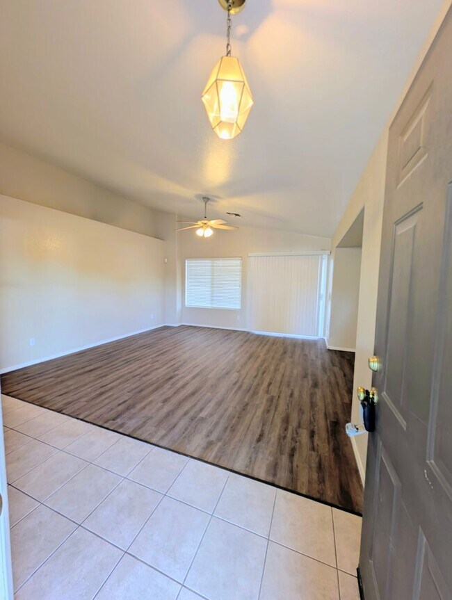 Foto del edificio - AVAILABLE NOW WITH A PRIVATE POOL IN GREAT GILBERT LOCATION!!!!