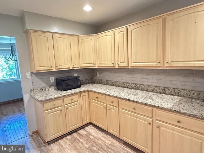 Building Photo - 5555 Neddleton Ave