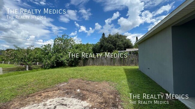 Foto del edificio - 1242 Halber Ave NW