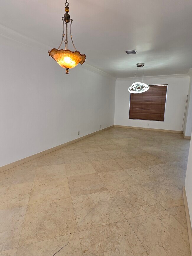 Foto del edificio - 3626 Newport Ave