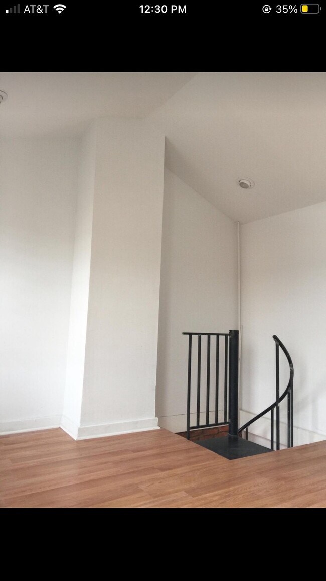 Building Photo - 1512 N Leithgow St