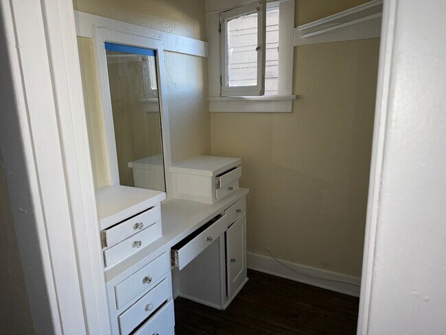 Building Photo - 1425 Alvarado Ter