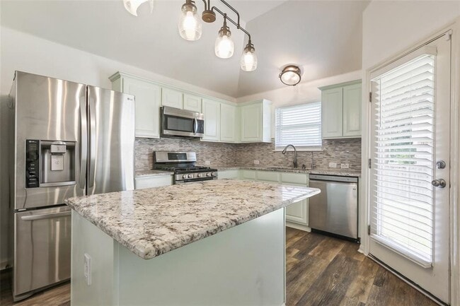Foto del edificio - 335 Hidden Brook Ln
