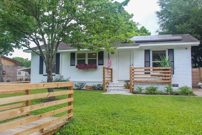 Foto del edificio - Renovated 3-Bedroom Single-Story Home with...