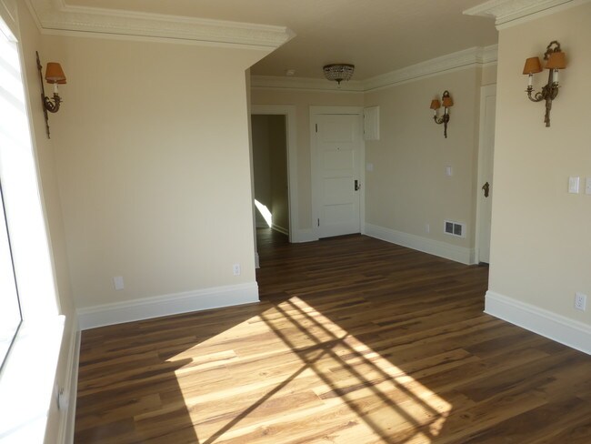 Building Photo - 211 W Highland Dr
