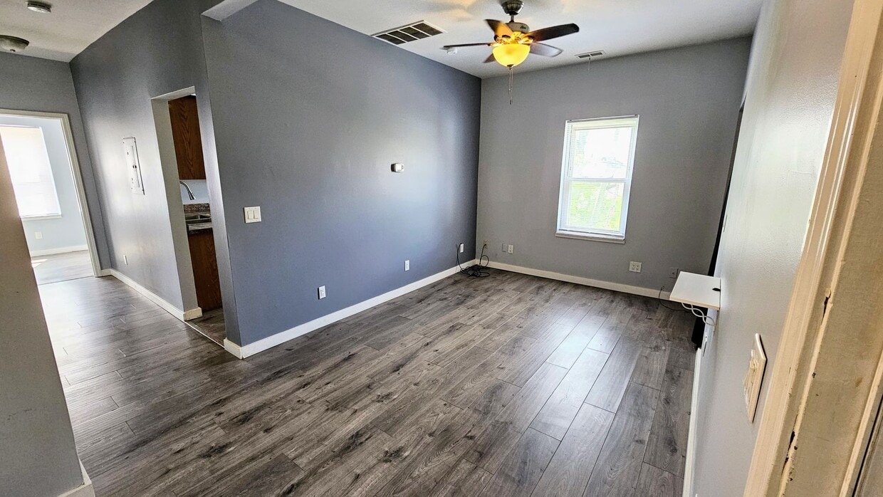 Foto principal - 3244 E 5th Ave