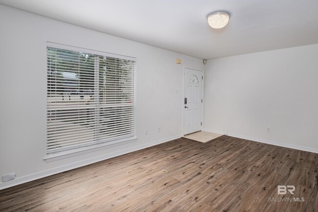 Building Photo - 8553 Garden Cir