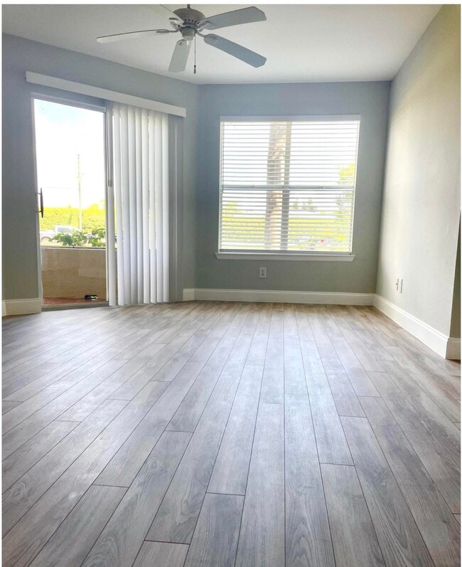 Foto del edificio - 1705 Palm Cove Blvd