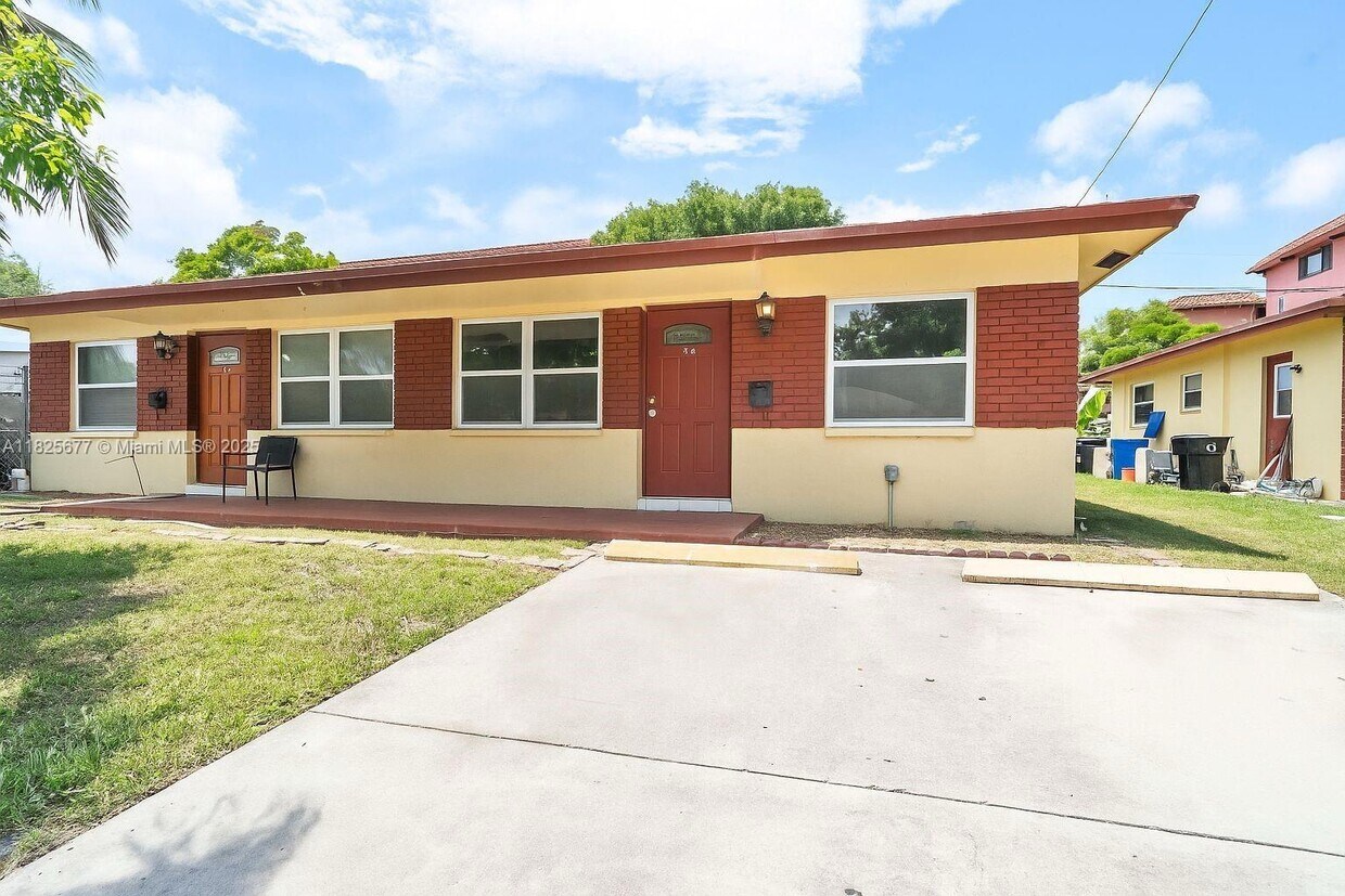 Foto principal - 535 NW 18th St