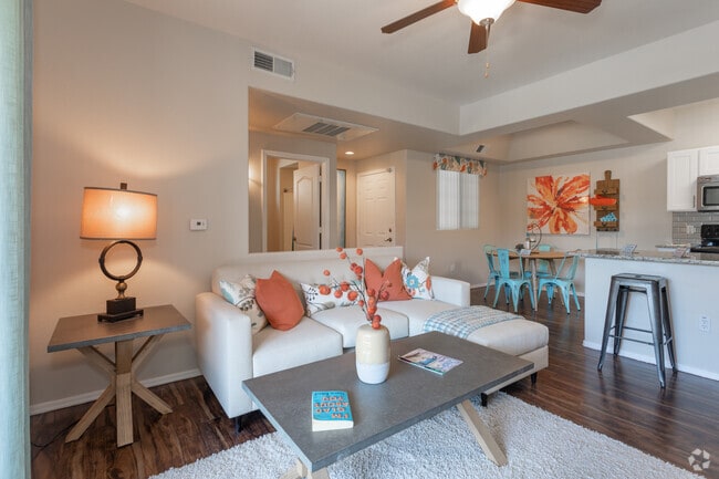 2BR, 2BA - 1,042 SF - Silverbell Springs
