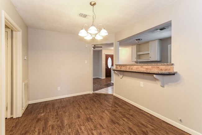Building Photo - 6315 Cresta Place Dr