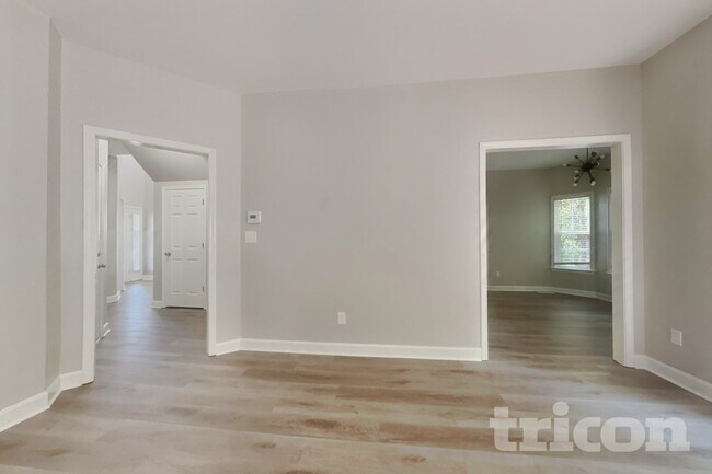Foto del edificio - 212 Water Mill Rd