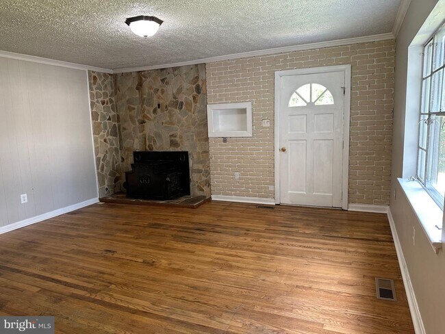 Building Photo - 9001 Yorkshire Ln