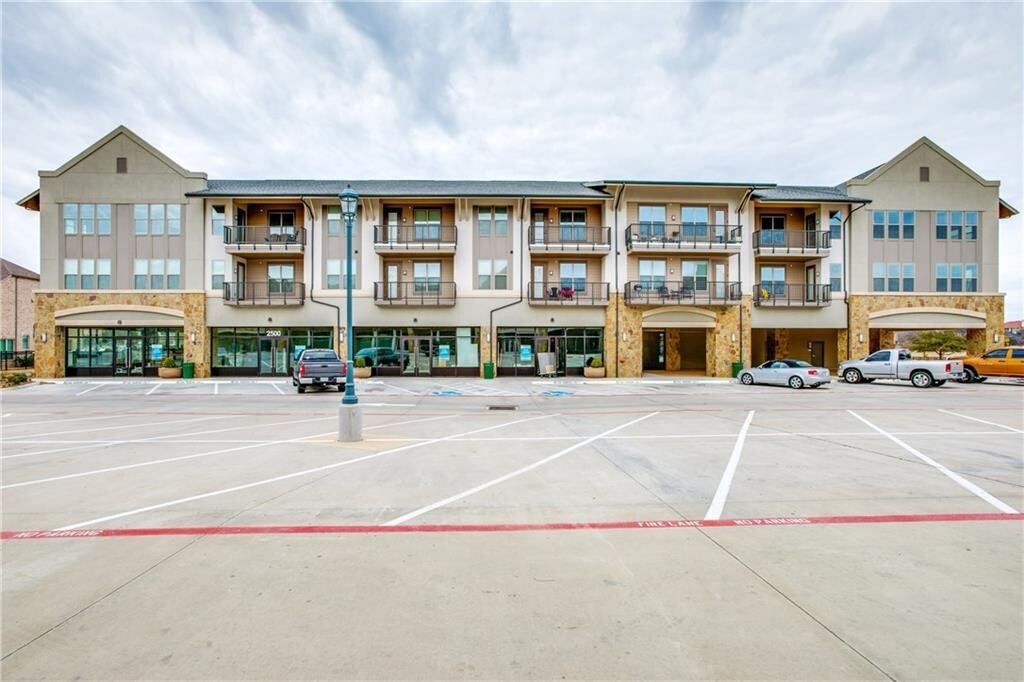 Primary Photo - 2500 King Arthur Blvd
