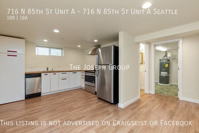 Building Photo - Charming 1BD/1BA in Greenwood Triplex!