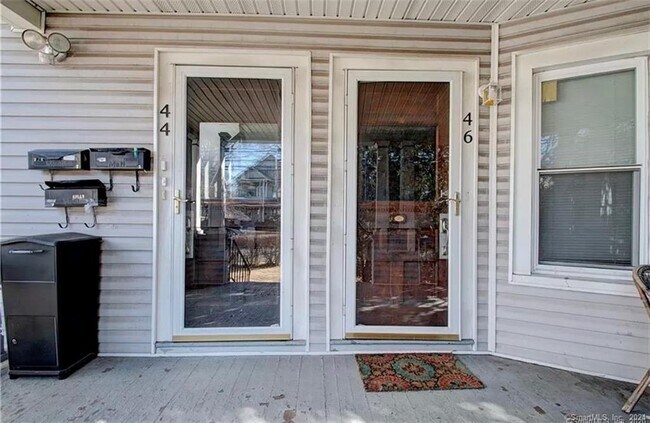 Building Photo - 44 Oakwood Ave