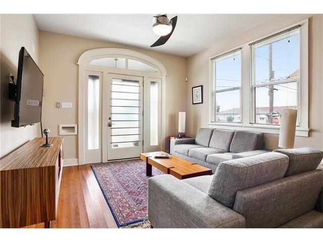Sala de estar - 1641 Alvar St