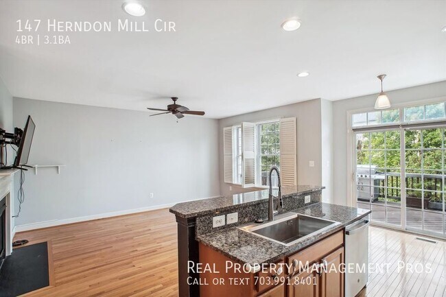 Building Photo - Beautiful, light-filled 3 BR/2.5 BA garage...
