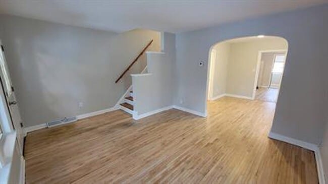Building Photo - **Charming 1-Bedroom Plus Den Home with Modern Comforts**