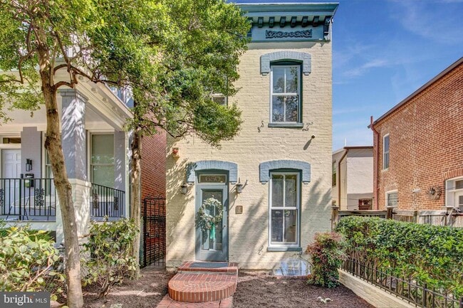 Building Photo - 650 A St NE