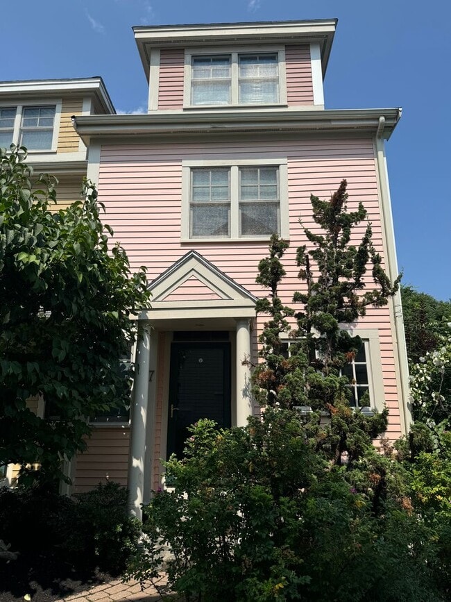 Building Photo - ***JUST REDUCED!!!*** - Marblehead Highlands Townhouse
