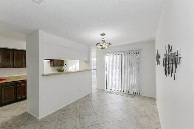 Foto del edificio - 4159 Steck Ave