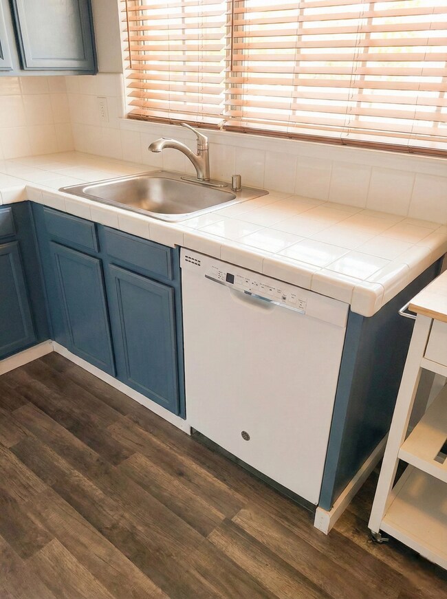 Foto del edificio - Charming & Updated 2BD Home in Castro Valley