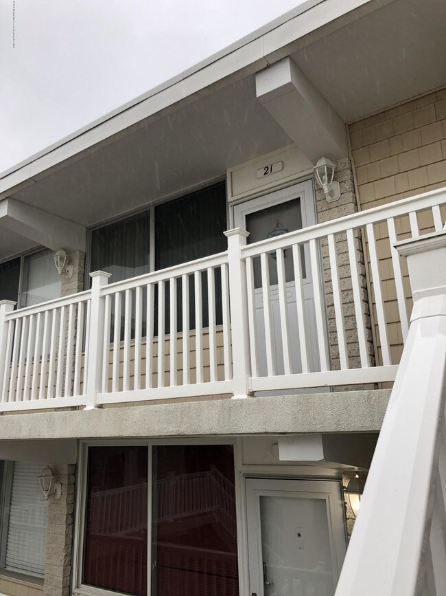 Building Photo - 1515 Boulevard