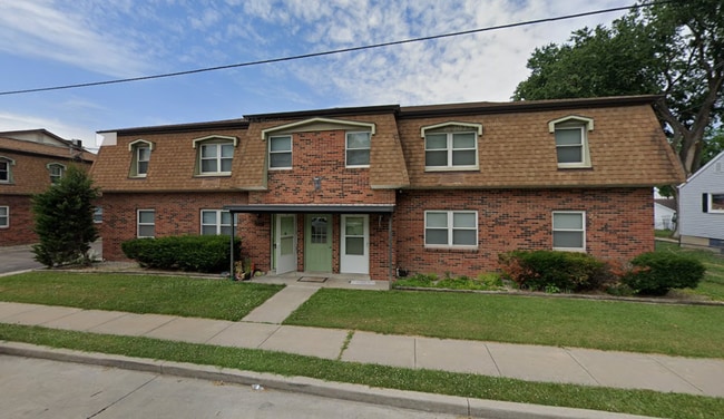 Building Photo - 655 Portis St