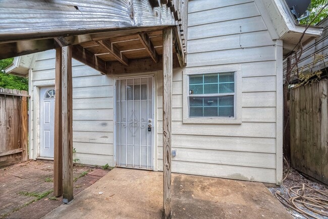Building Photo - For Lease | Efficiency 1 Bath | 600 Sq Ft ...