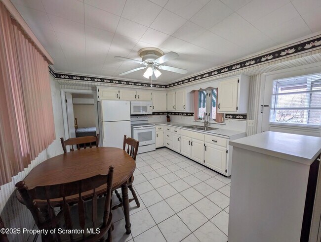 Foto del edificio - 810 Gino Merli Dr